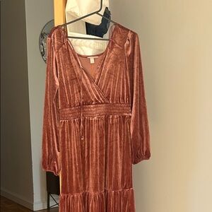 Knox Rose Velvet Tiered Long-Sleeve Maxi Dress in Burning Rose